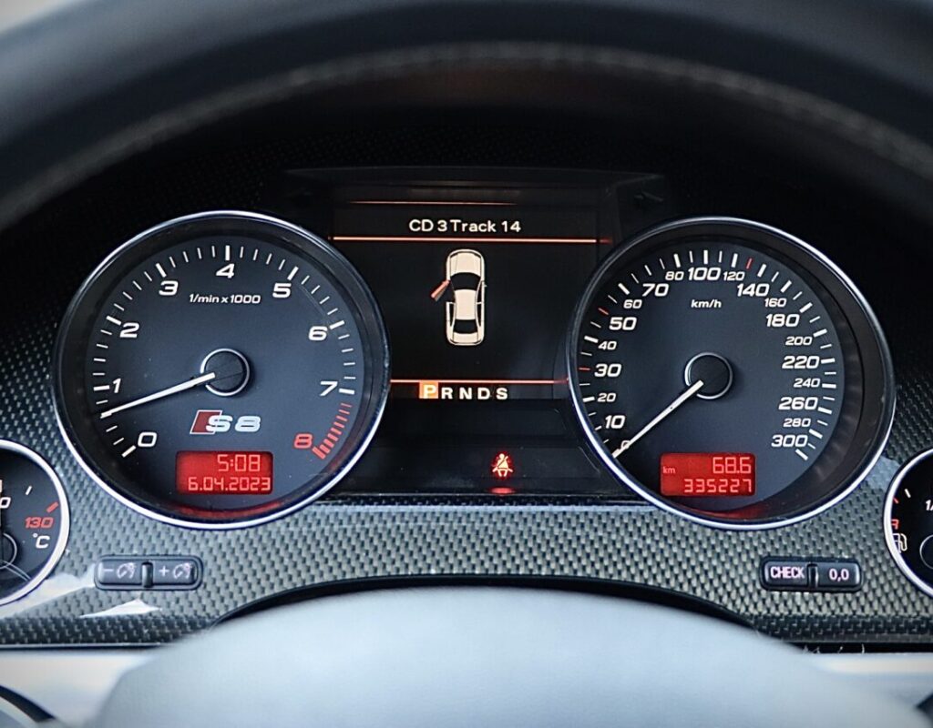 AUDI 9
